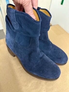 Suede Boots in Navy